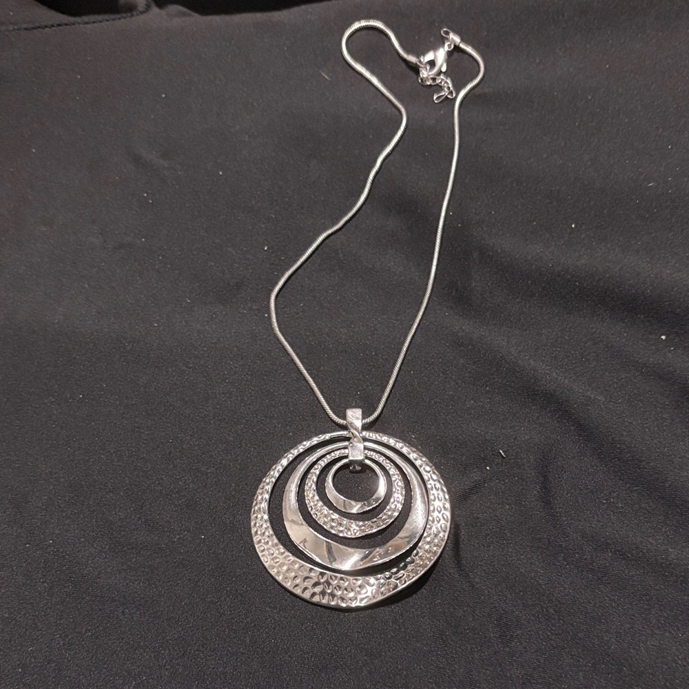 Elegant Silver Pendant Necklace